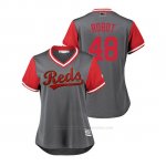 Camiseta Beisbol Mujer Cincinnati Reds Jared Hughes 2018 Llws Players Weekend Robot Gris
