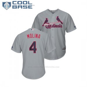 Camiseta Beisbol Hombre St. Louis Cardinals Yadier Molina 2018 Stars & Stripes Cool Base Gris
